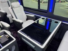 灯管给人浓艳的感受